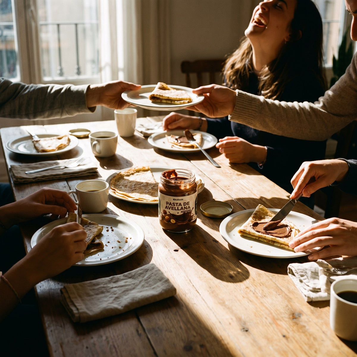Pasta de Avellana con Chocolate 240 g — en la mesa con amigos