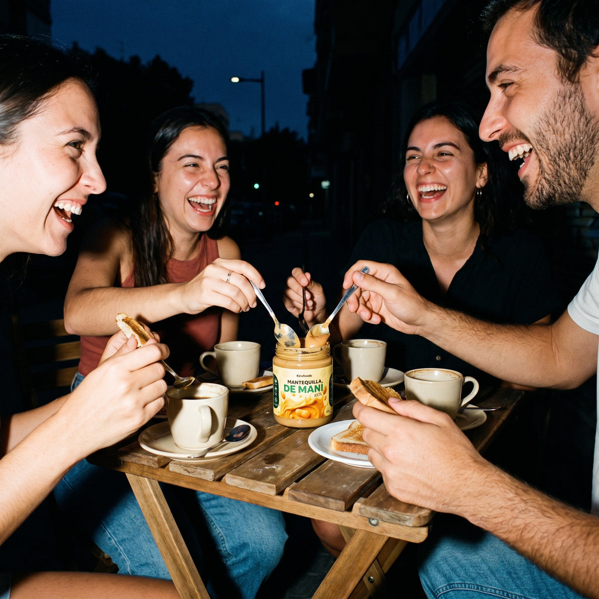 Mantequilla de Maní 100% Natural 450 g — en la mesa con amigos