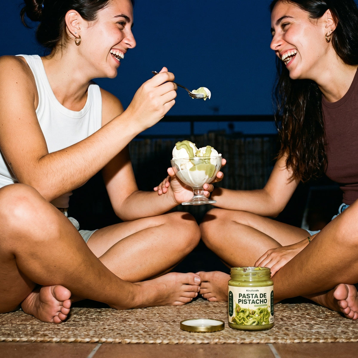 Pasta de Pistacho con Chocolate Blanco 240 g — compartiendo un helado